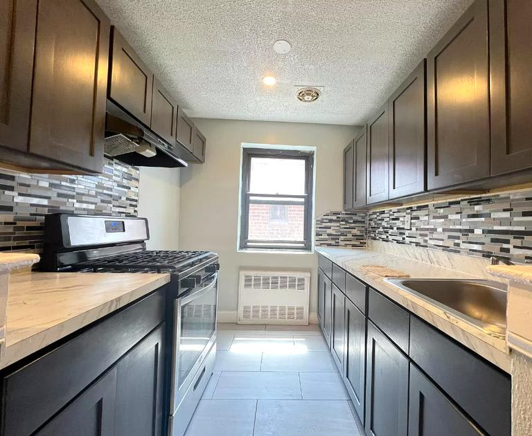 130 Chancellor Avenue – photo 1