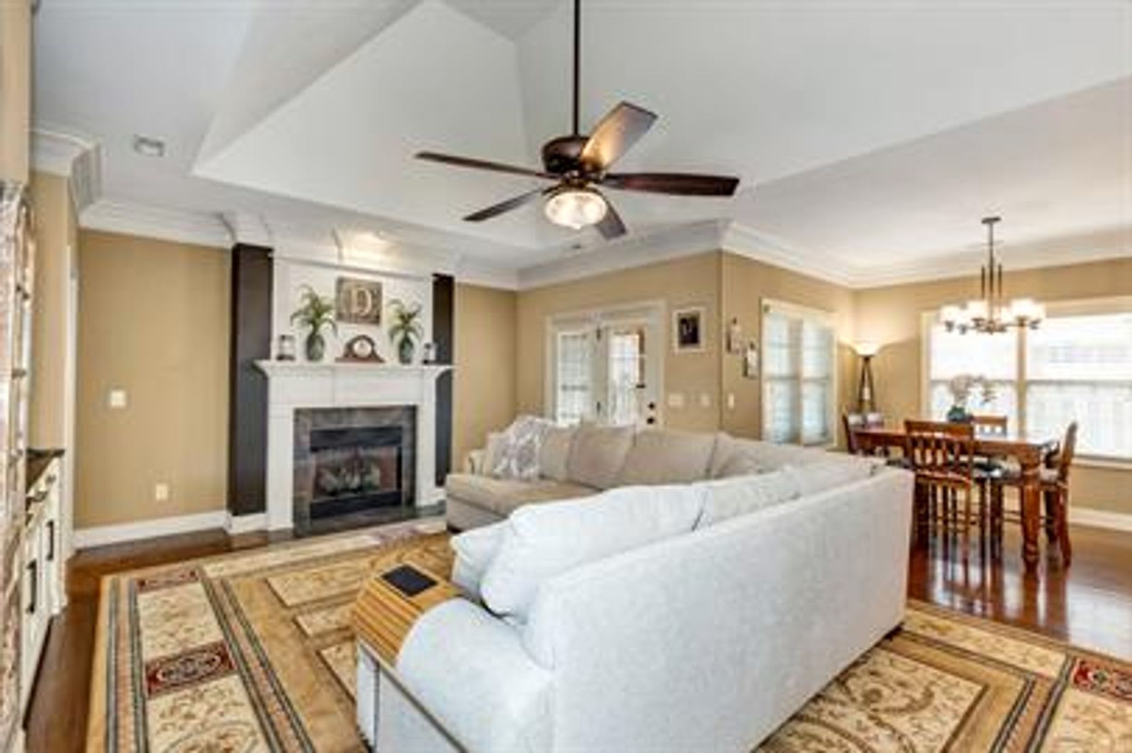 Welcome Home To Lake Forest – photo 4