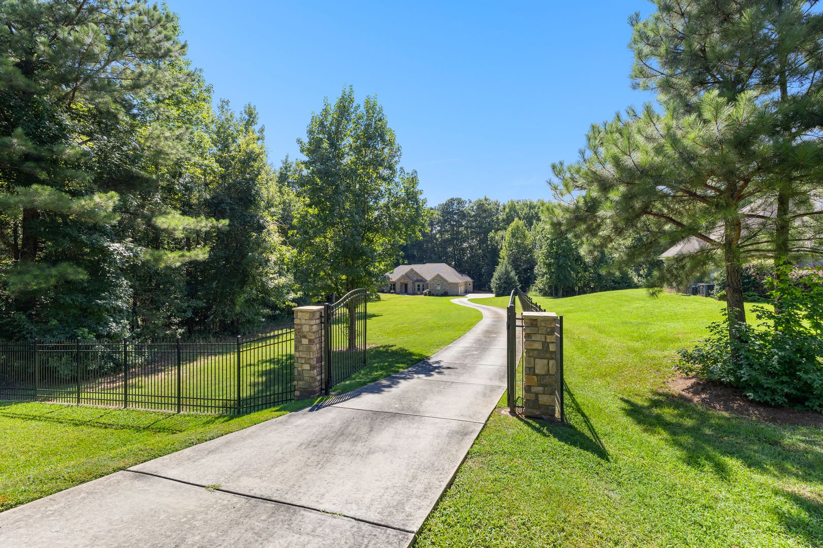 4Br Estate Home On 2 5 Acres Near Trilith – photo 2