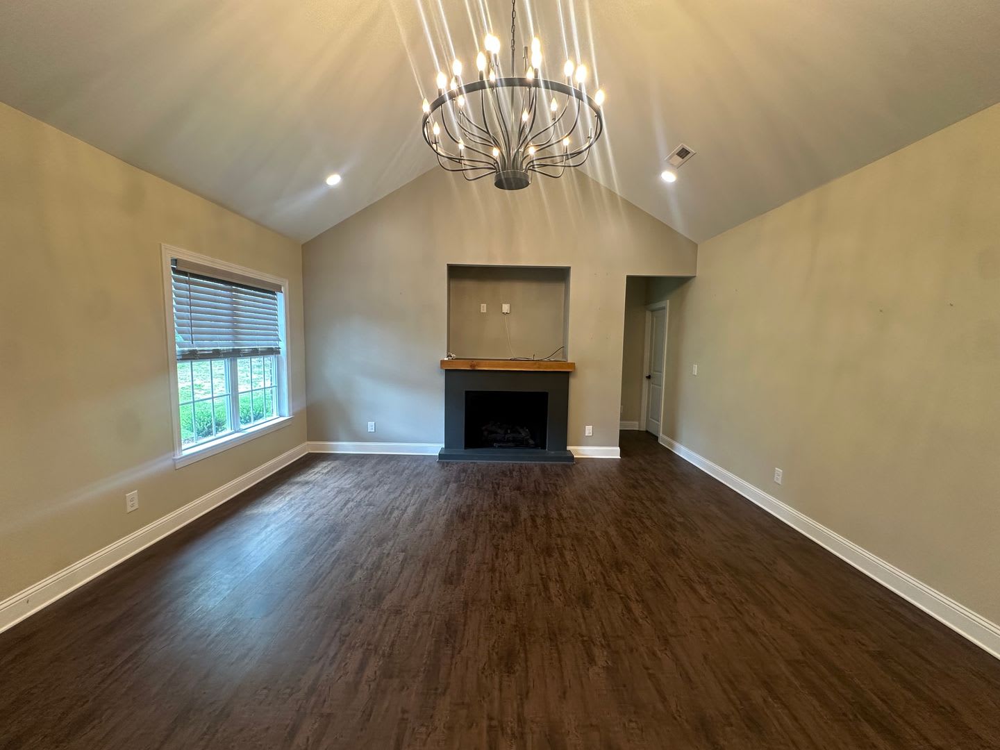 Spacious 4 Bedroom, 3 Bathroom Custom-Built Home for Rent! – photo 3