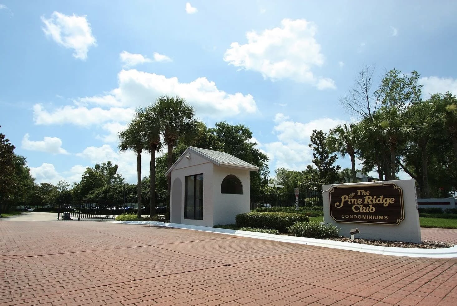 1017 South Pine Ridge Circle – photo 1