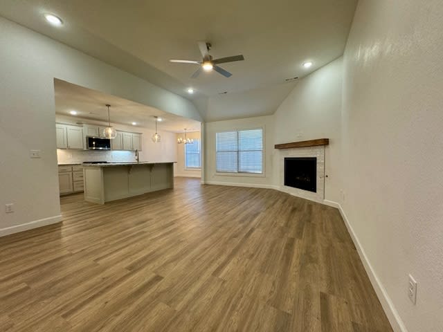 2250 Hunters Dr – photo 4
