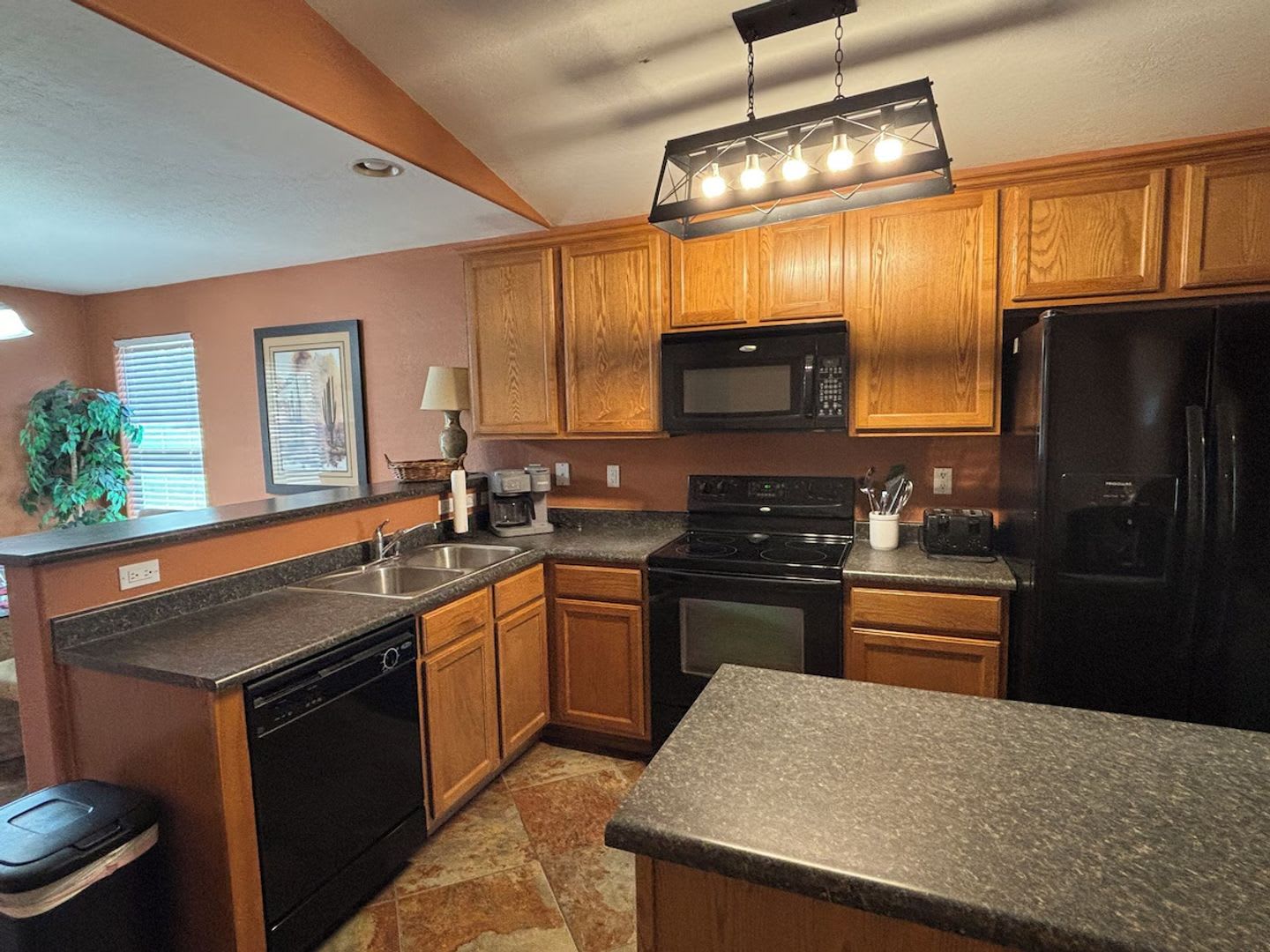 Single level, fully furnished 3bd home – photo 3