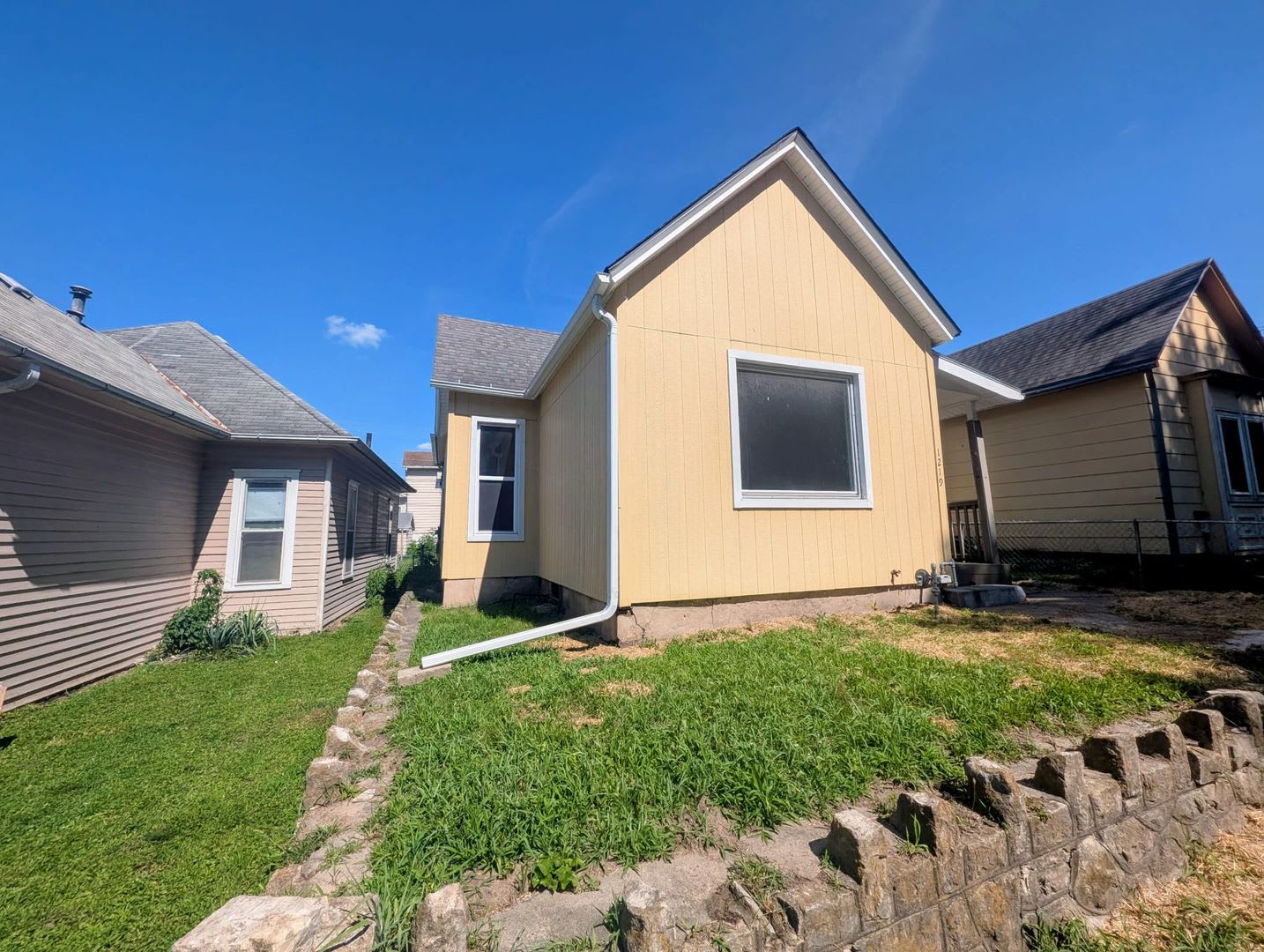 Remodeled 2-Bedroom Home with Main Floor Laundry & Off-Street Parking – photo 3