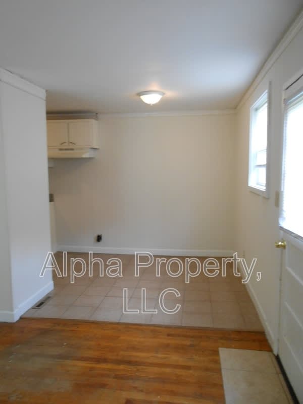 212 Campbell Ave – photo 4