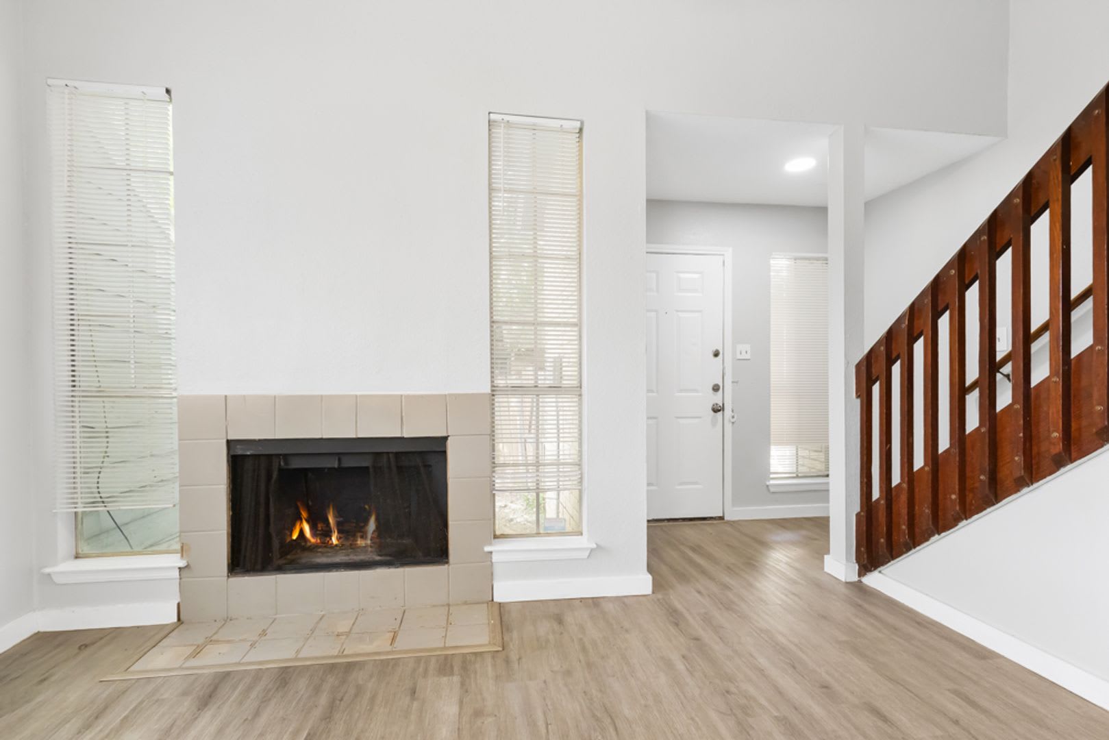 Interior freshly painted-3 Bedroom Fourplex Unit with Private Backyard – photo 4