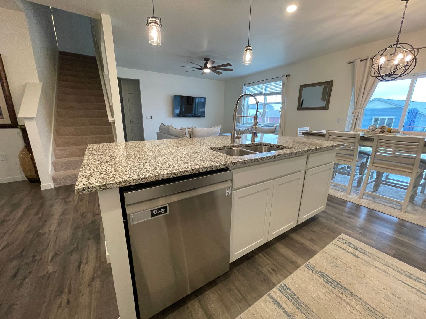 Live Lavishly In Harmony Ridge Fully Furnished 5 Bedroom Dream Home With Backyard Oasis Speakeasy Retreat – photo 3