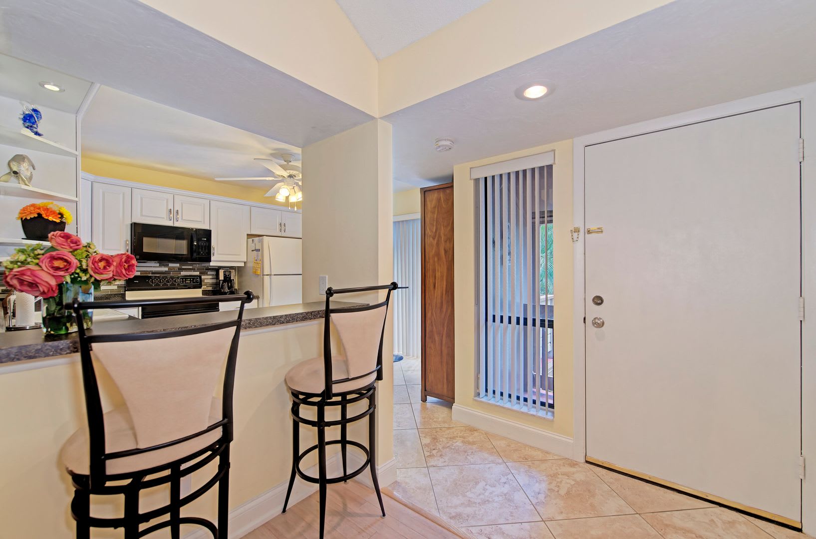 CHARMING PELICAN COVE CONDO! – photo 3