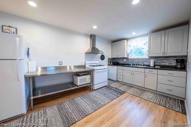 7961 LAKESHORE Road – photo 4
