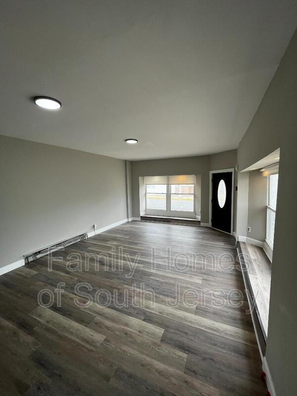 242 N Broadway – photo 2