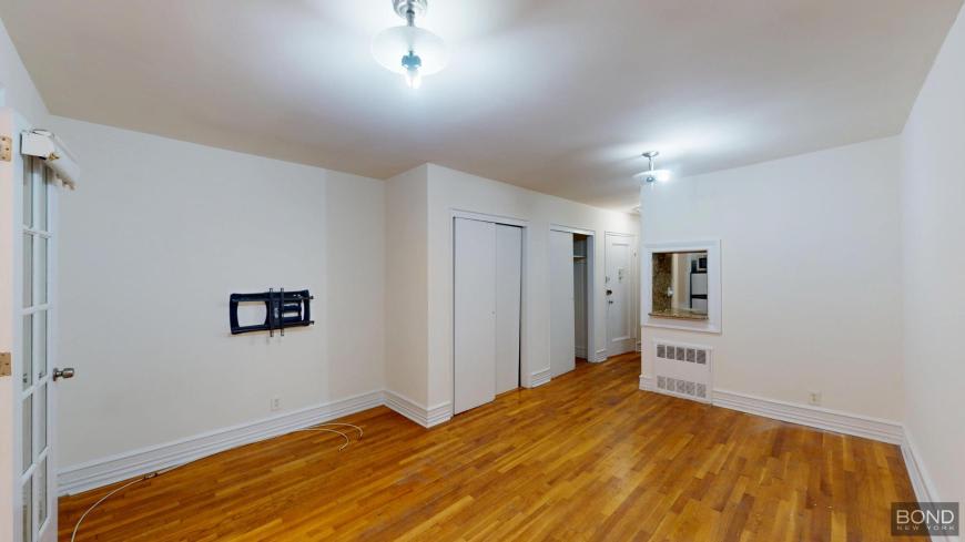338 East 70th Street – photo 4