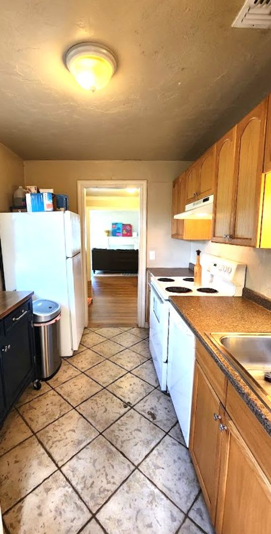 Super Cute 3 Bedroom 1 Bath Cottage in the DOUGLAS PLACE ADD NW OKC – photo 4