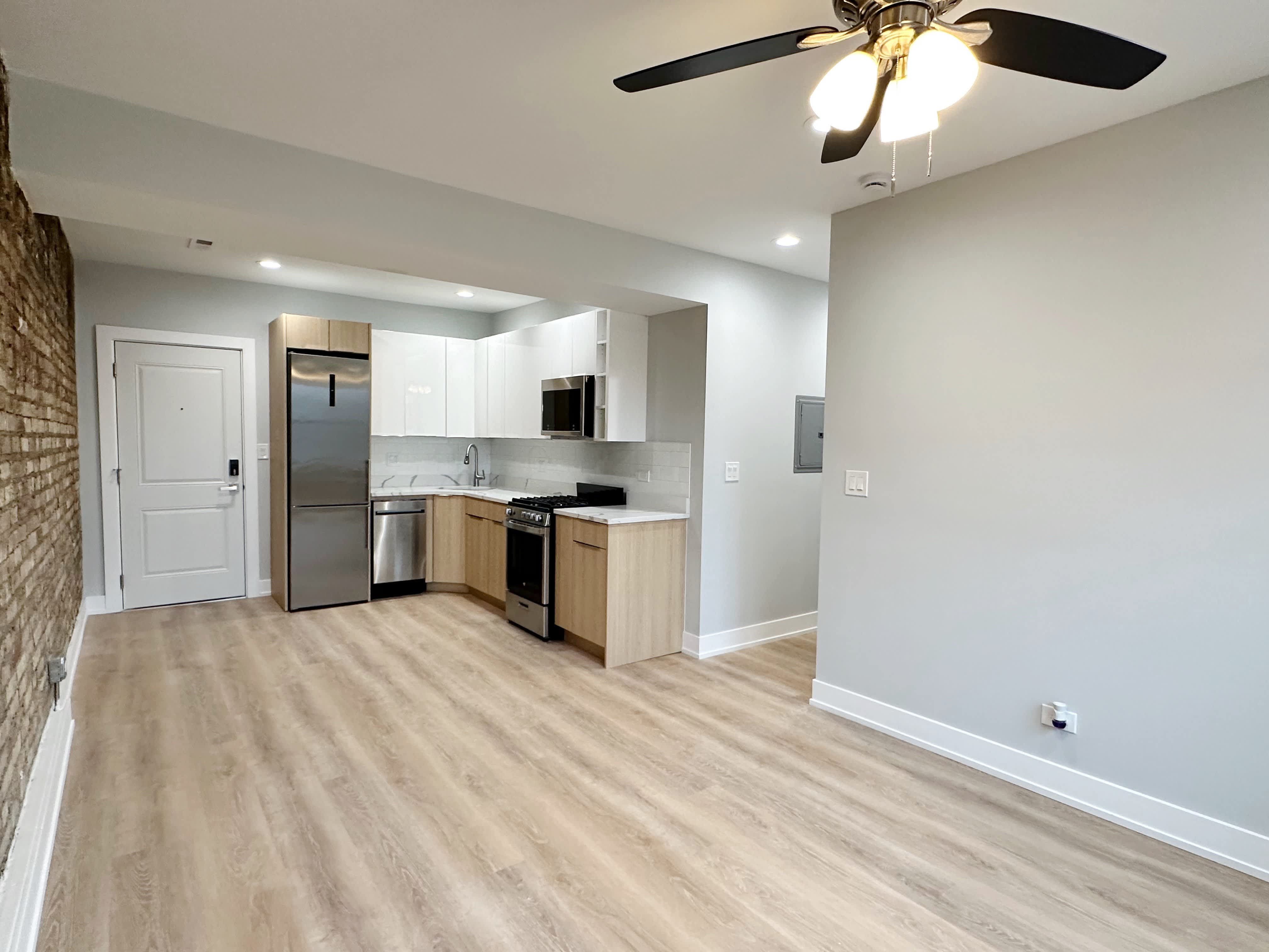 1554 W Juneway Terrace – photo 2