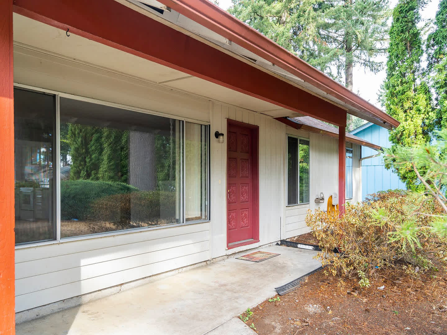 Well Maintained Ranch Style Home for Lease in the Burnt Bridge Creek Neighborhood – photo 3