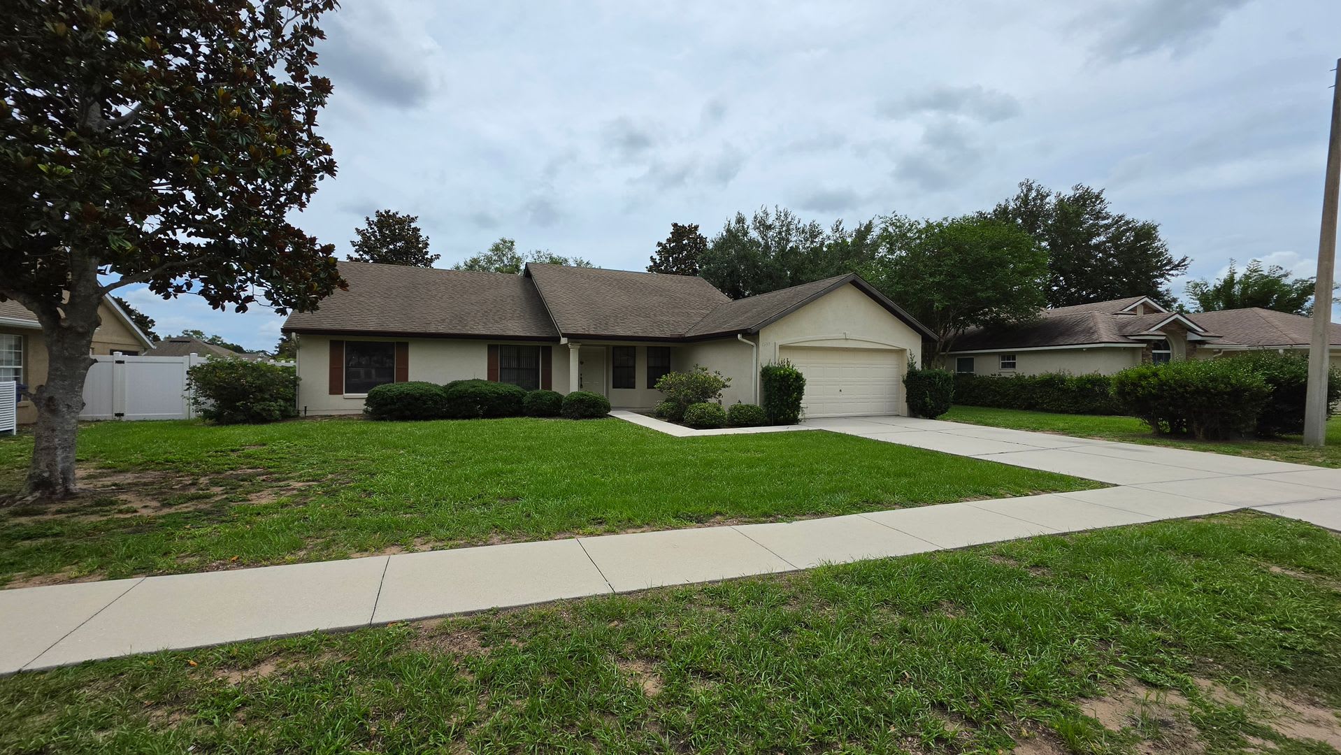 Spacious 4 Bdrm / 2 BA with 2 car garage – photo 1