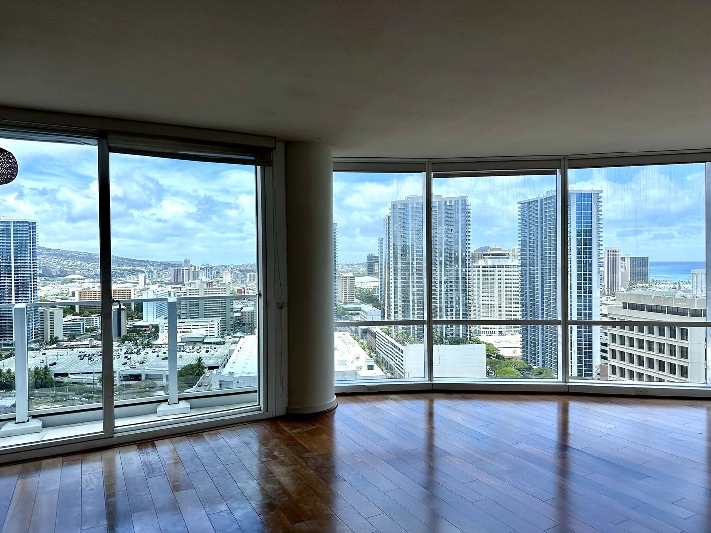 Moana Pacific East Tower 3Br 2Ba 2Pk – photo 2