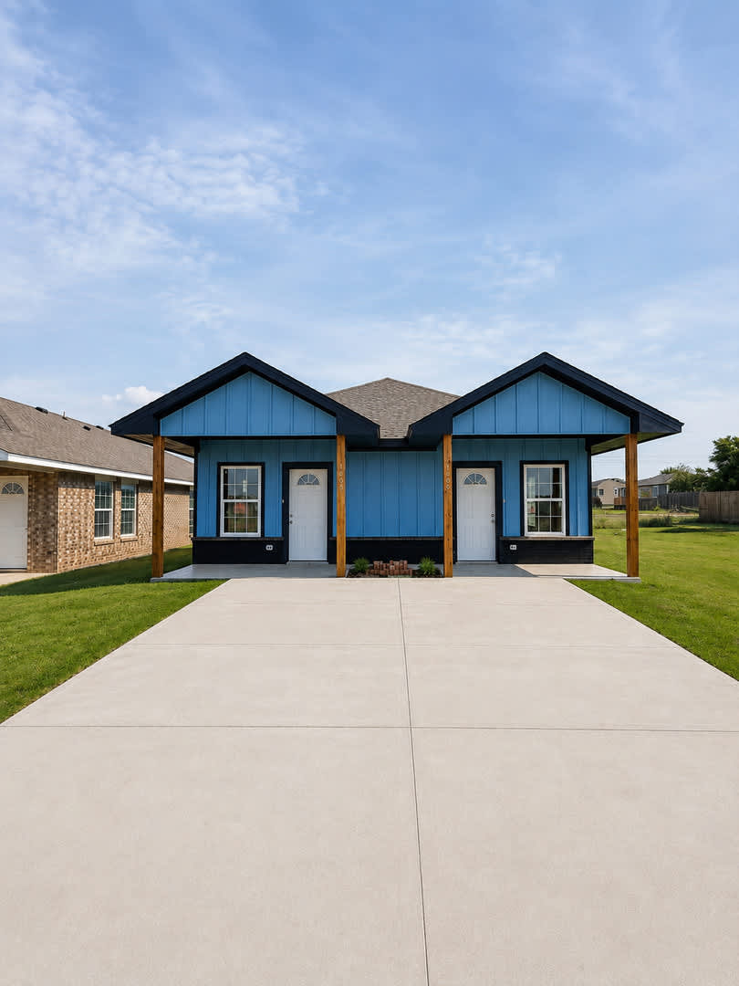 Modern 2-Bedroom Duplex Unit – photo 2