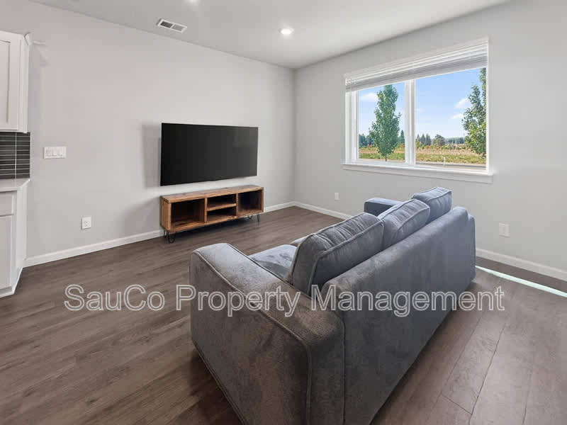 7729 Southeast Kinnaman Street – photo 2
