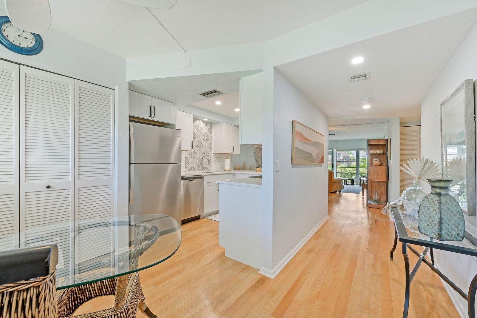 366 Charlemagne Boulevard – photo 4