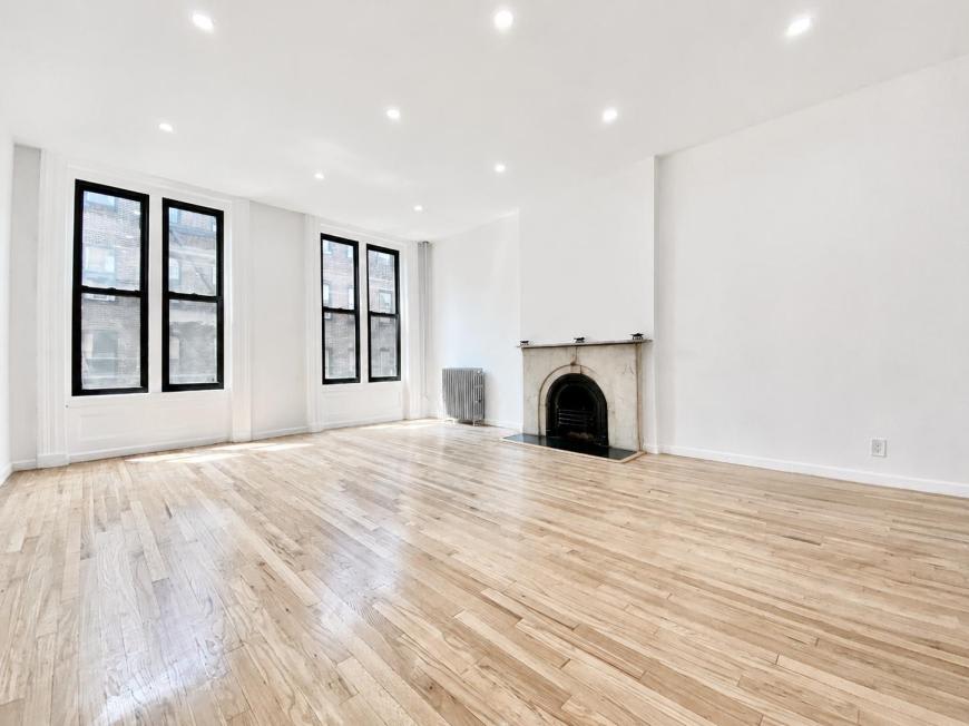 54 West 9Th Street – photo 1