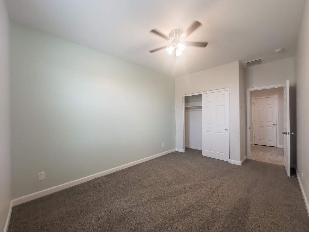 17923 W Louise Dr – photo 4
