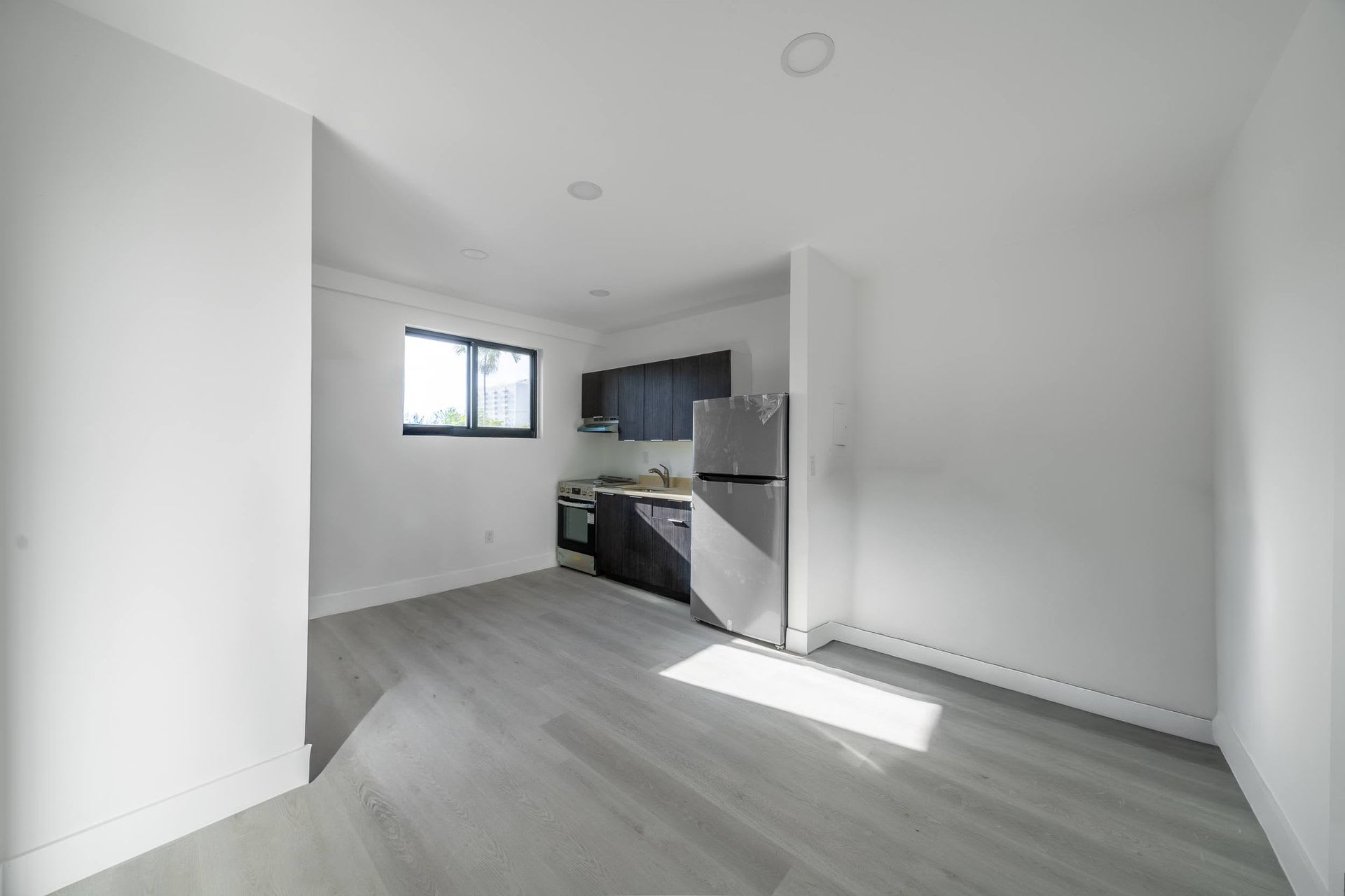 2330 NW 9 St – photo 2