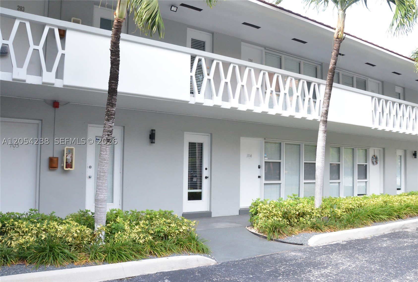 35 Edgewater Dr – photo 2
