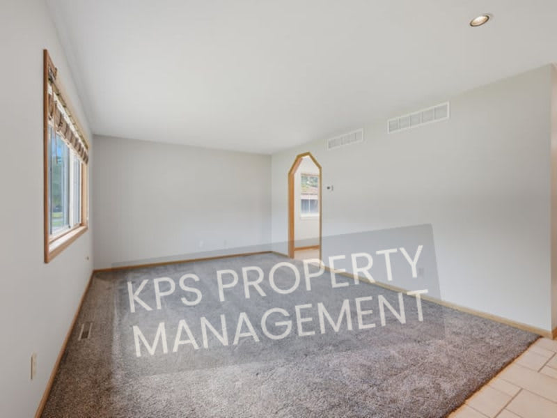 1915 Cypress Lane – photo 2