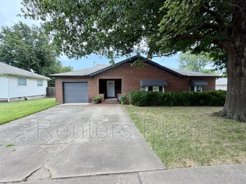 711 North Main Street – photo 1