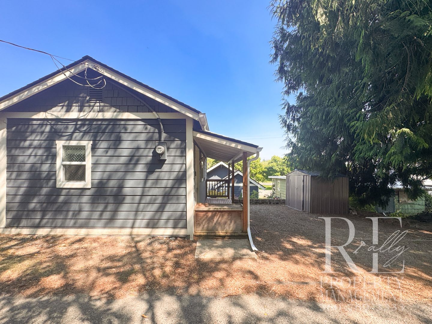 Modern Studio with Full-Size Kitchen Appliances, Covered Porch & Smart Storage – photo 2