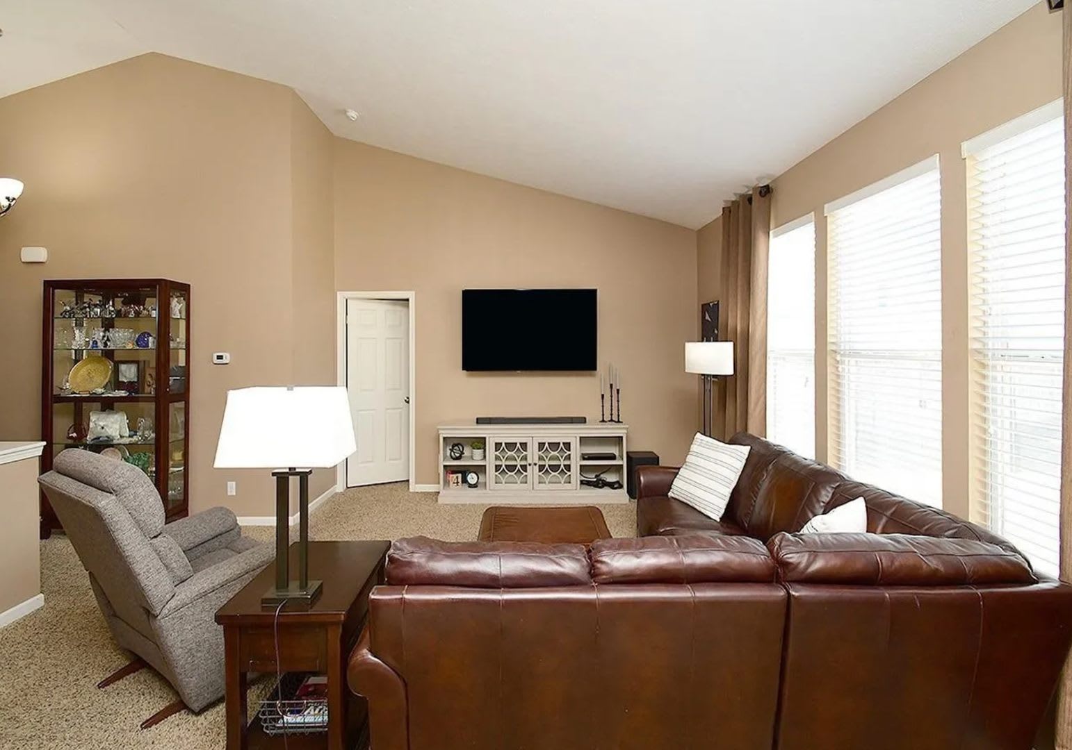 Great Elkhorn location! – photo 3