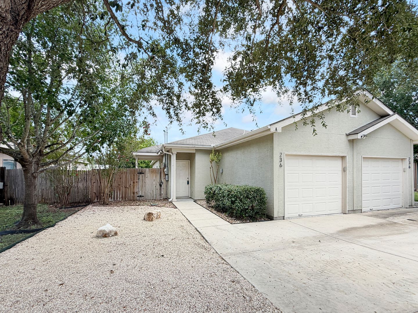 Mow &amp; Trim Included / Fridge Included / Fenced in Yard / Updated Landscaping / CISD – photo 1