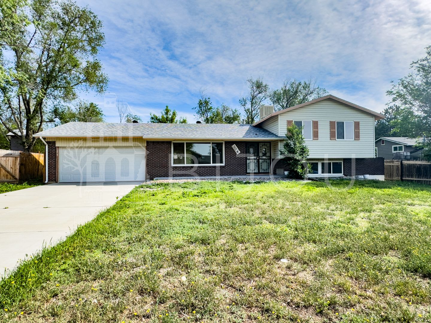 Stratmoor Hills Home on Large Lot – photo 2