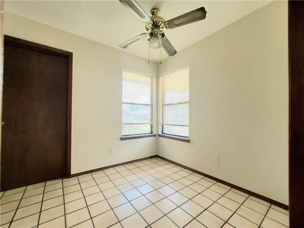 163 Barrett Place – photo 5