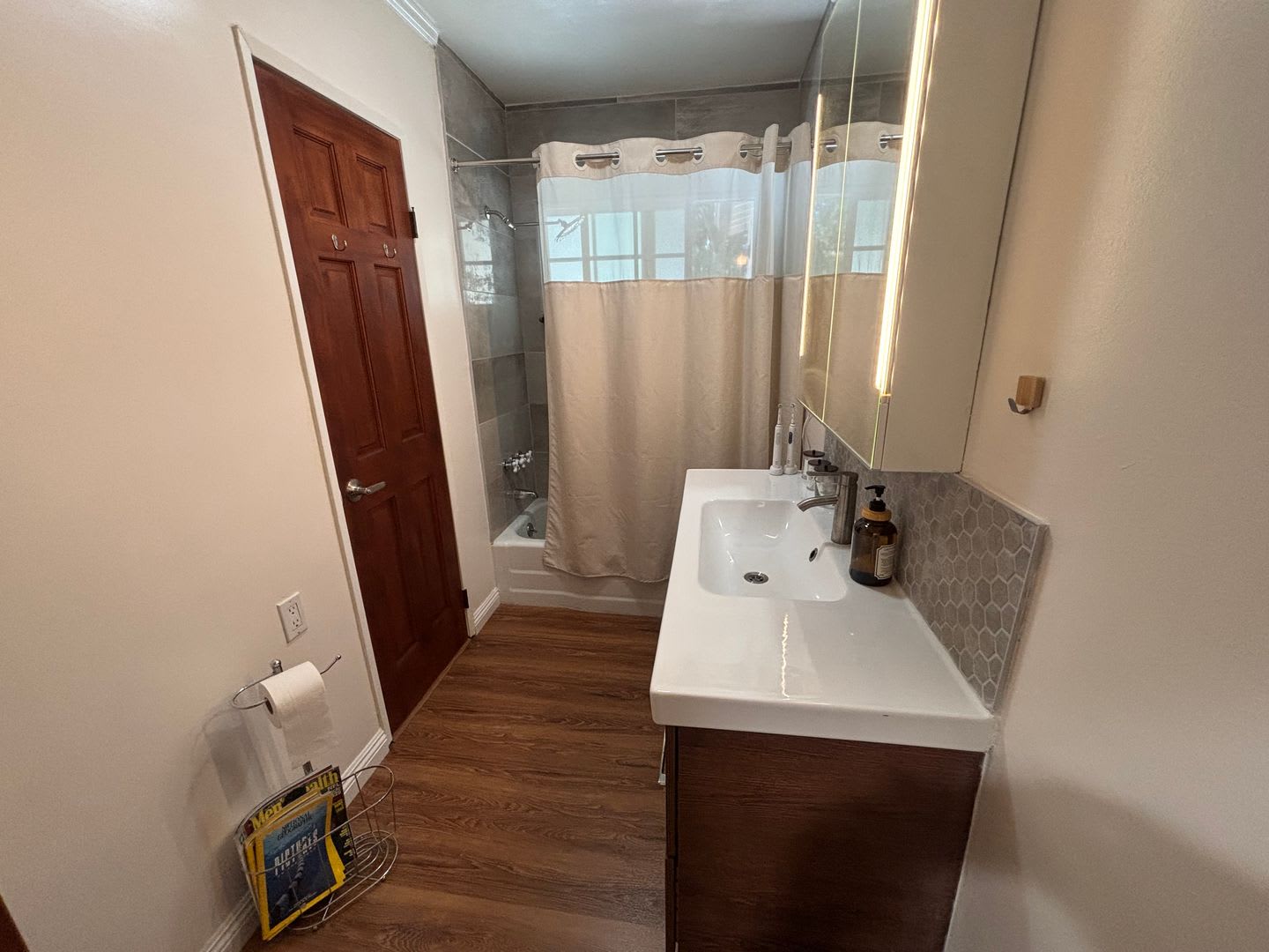 Beautiful Single-Story 4-Bedroom Home with RV Parking in Woodland Hills! – photo 5