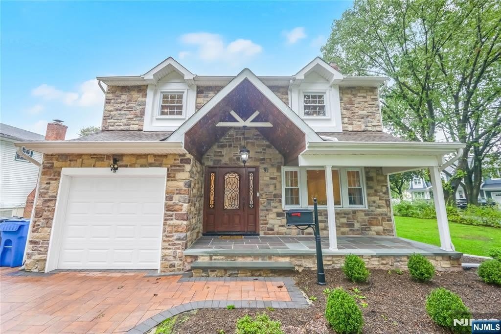 99 Lambert Place – photo 1