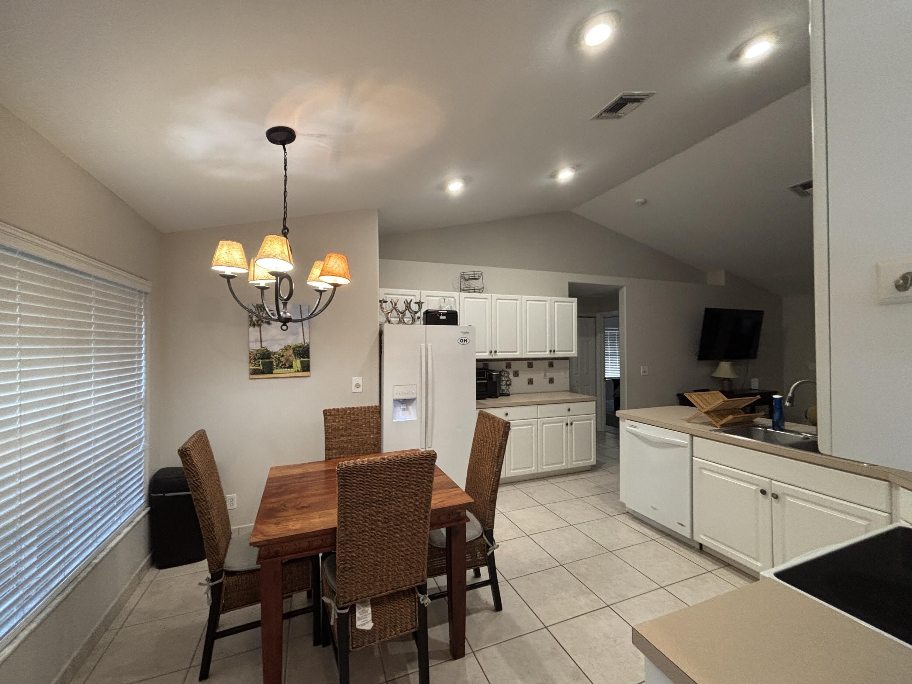 1094 Raintree Lane – photo 5