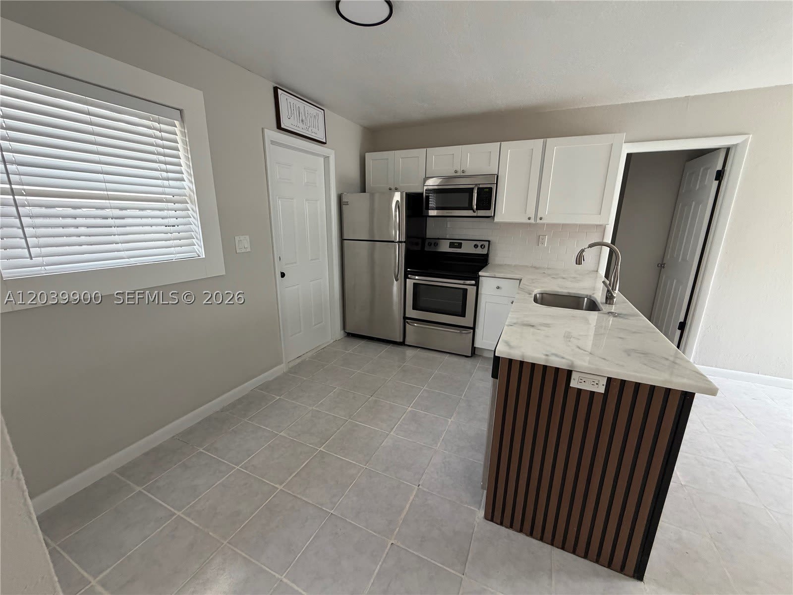 1533 NW 2nd Ave – photo 5