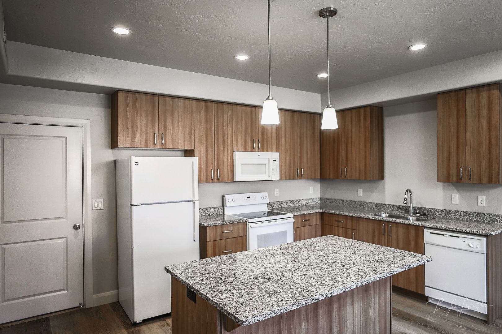 Available Now! 3 bed 2 bath home for rent – photo 5