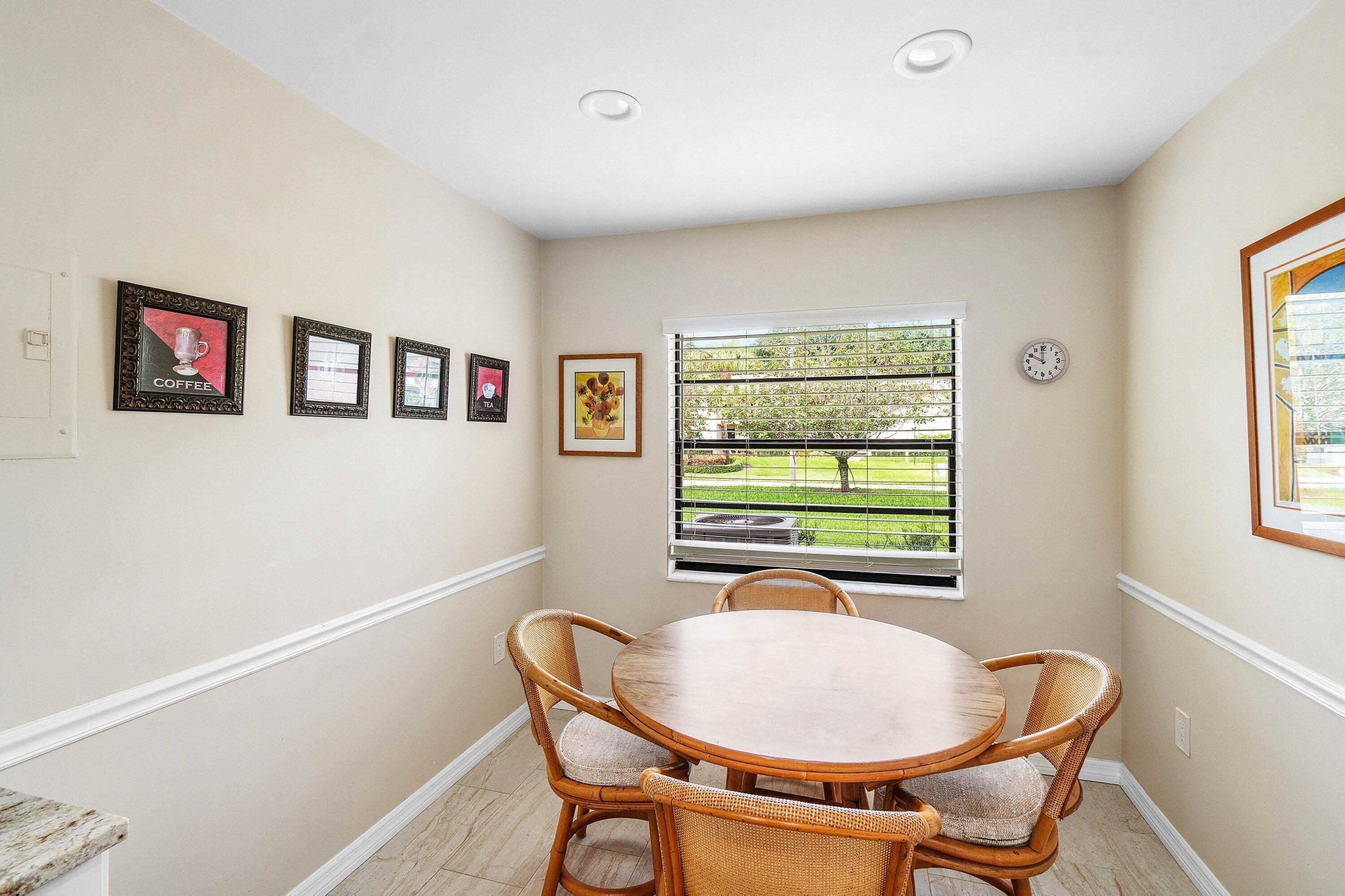 24 Stratford Drive E – photo 5