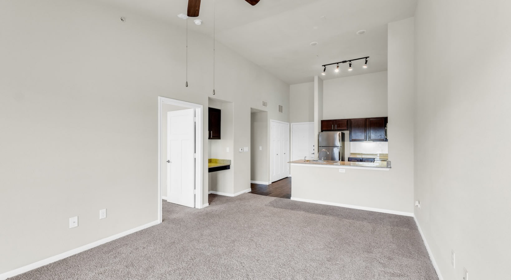 1301 Ne Inner Loop – photo 5
