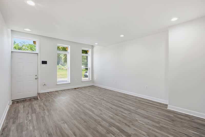 719 East 20th Street – photo 2