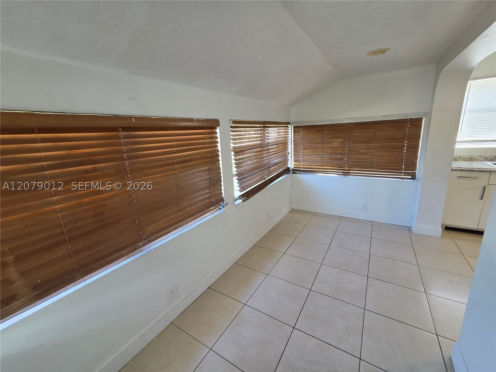 708 NE 4th St – photo 2