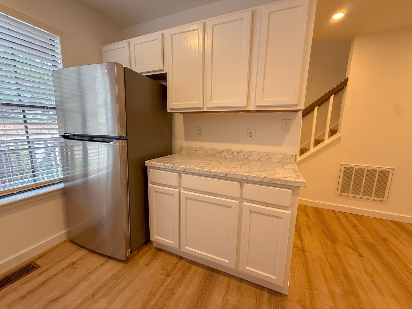 Welcome To This Beautifully Updated 2 Bedroom 2 5 Bath Lakeside Condo In The Highly Sought After Oaks Of Avent Ferry Community – photo 4
