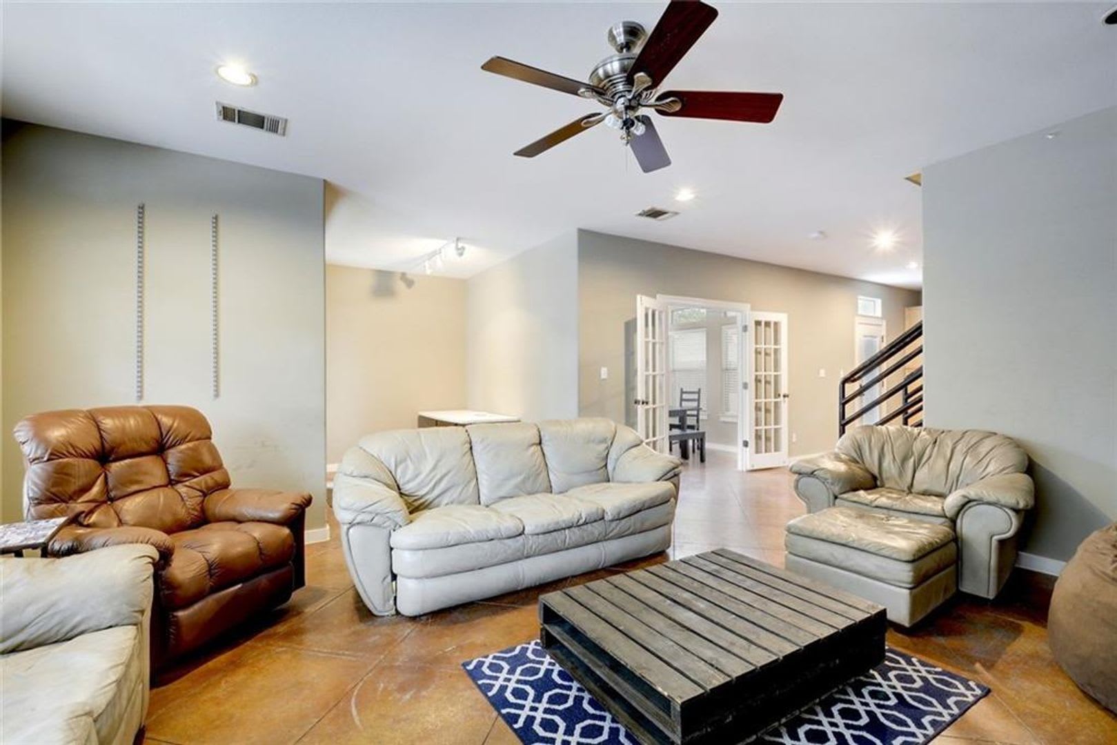 4500 Avenue C #B – photo 2
