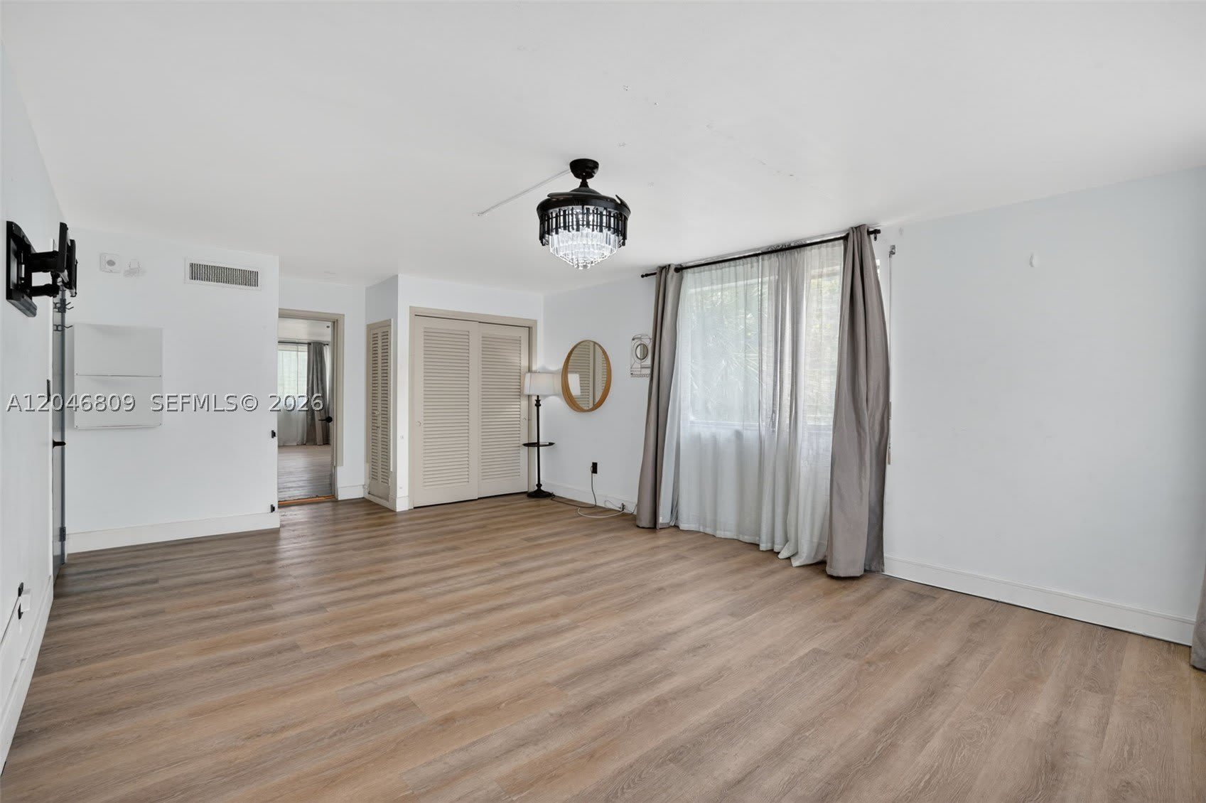 10240 Collins Ave – photo 4