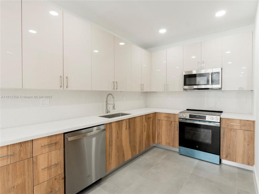 1181 NE 202nd St – photo 1