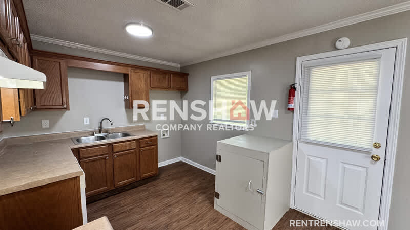 158 Navy Dr – photo 4