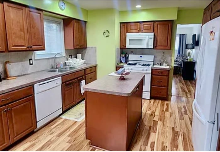 475 Conway Street – photo 4