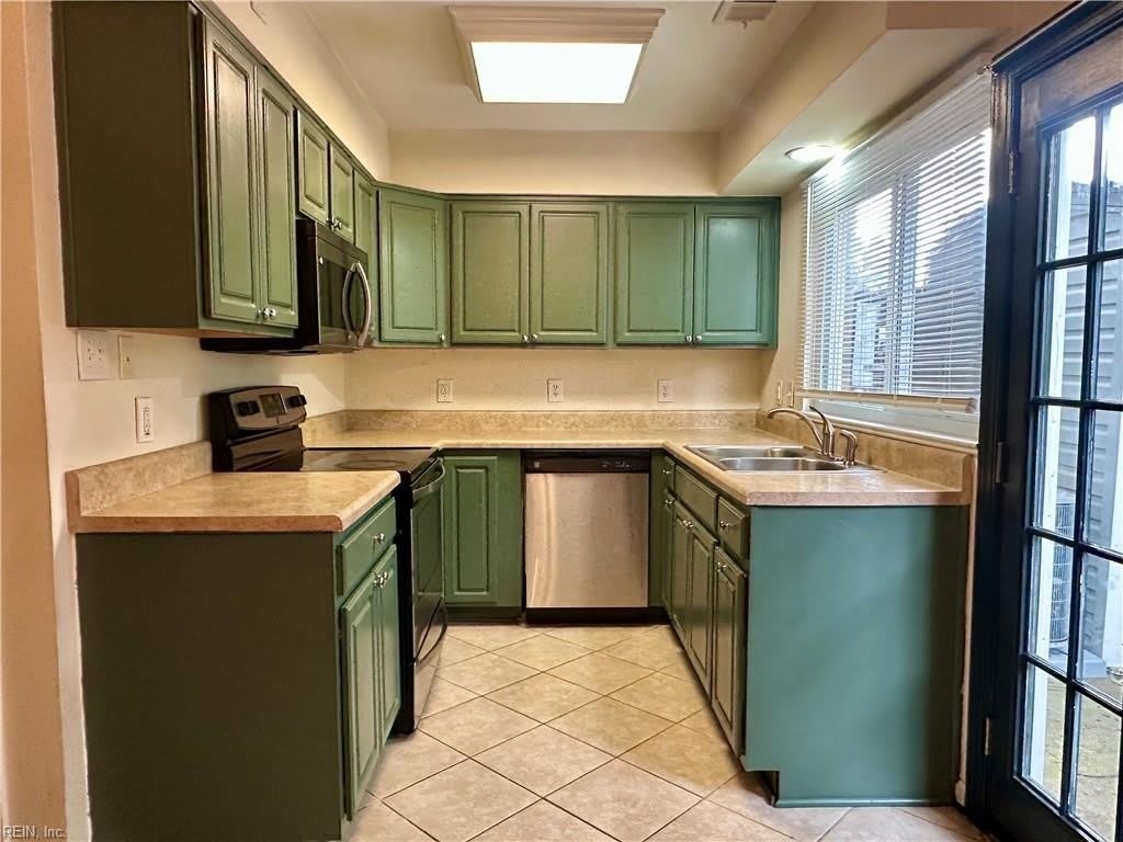 3412 Crimson Holly Court – photo 2